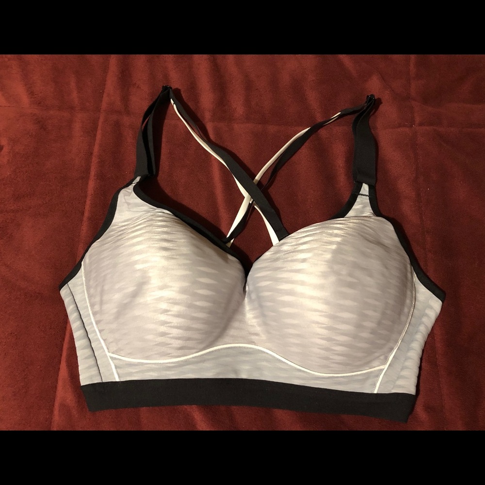 Incredible by Victoria Secret - 32DD Sports bra